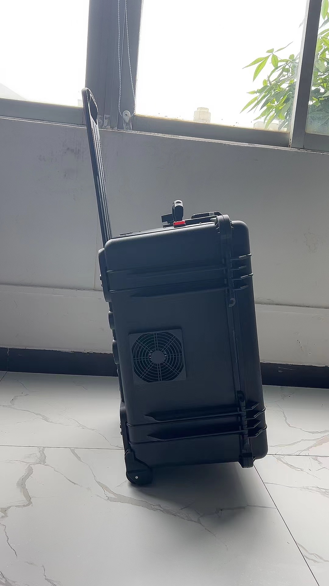 源城手拉箱型移动通信干扰器